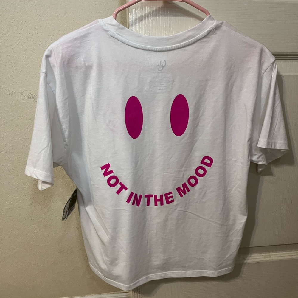 basic smiley face tee size small